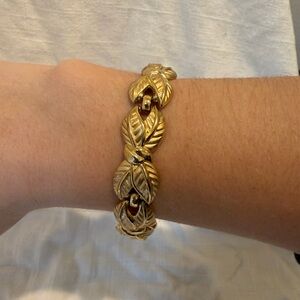 Vintage Trifari Gold Tone 7in Elegant Leaf Bracelet 1950s